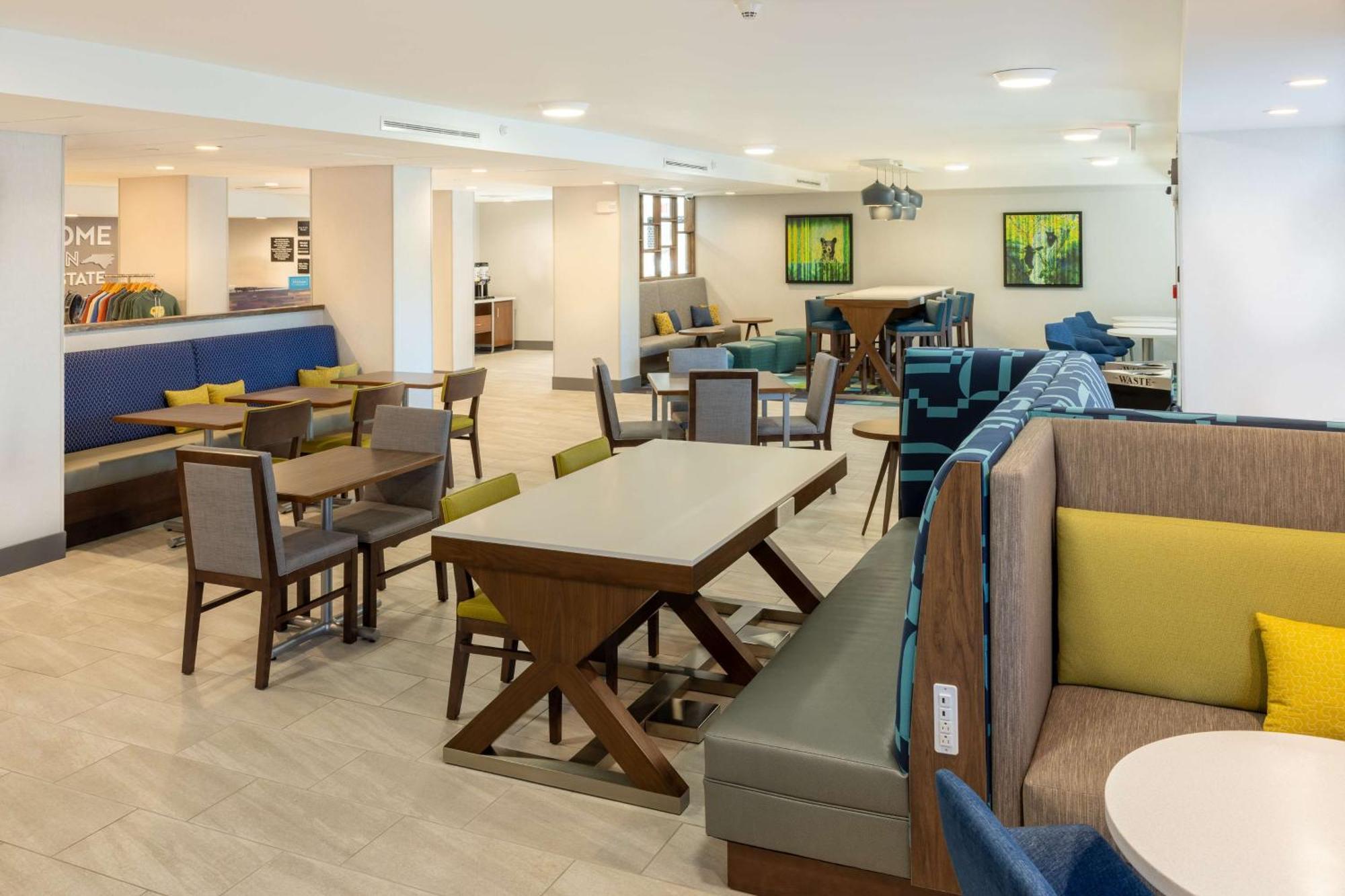 Hampton Inn Asheville-Tunnel Road Bagian luar foto